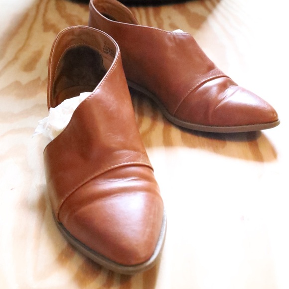 Casual Leather Cut Out Flat - Picture 2 of 11